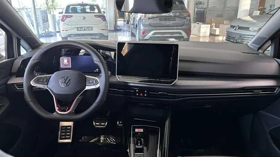 VOLKSWAGEN Golf -