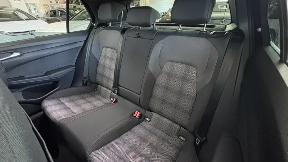 VOLKSWAGEN Golf -