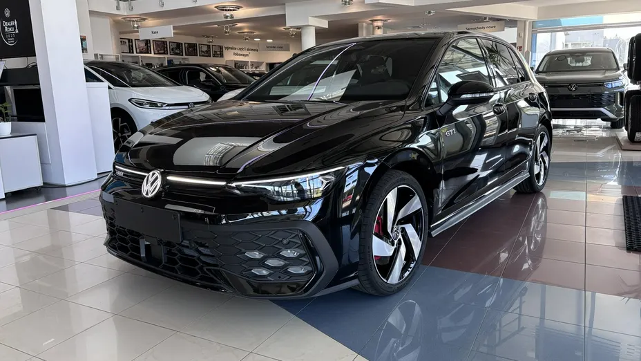 VOLKSWAGEN Golf -