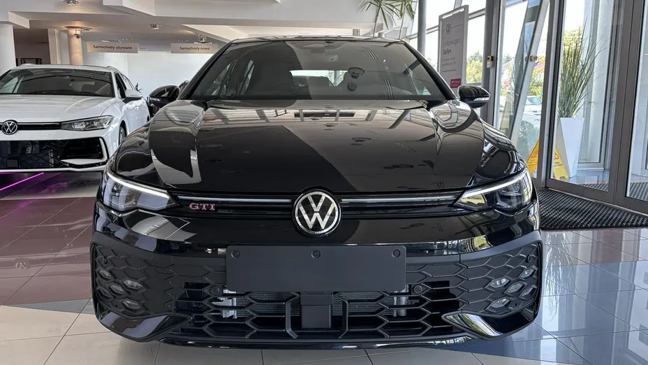 VOLKSWAGEN Golf -