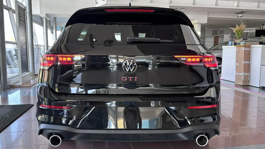 VOLKSWAGEN Golf -
