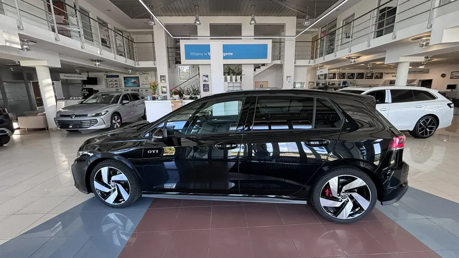 VOLKSWAGEN Golf -