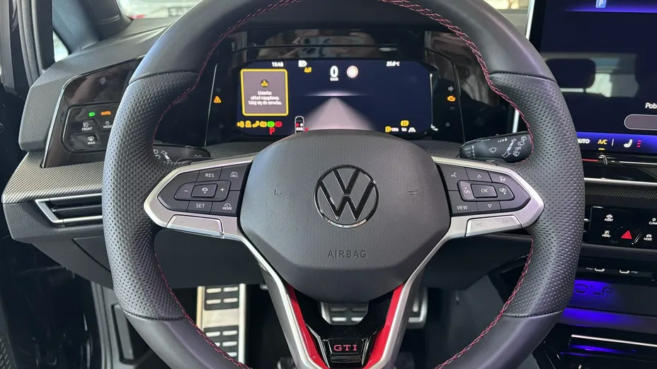 VOLKSWAGEN Golf -