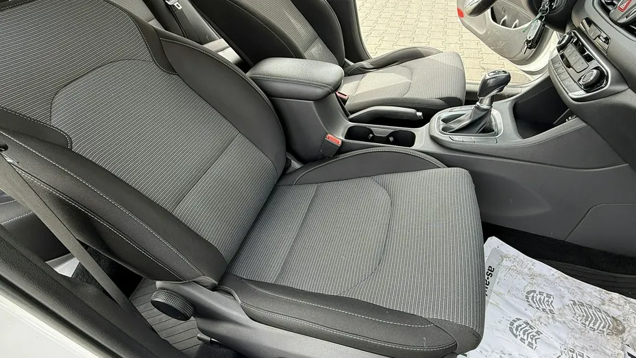 HYUNDAI i30 -