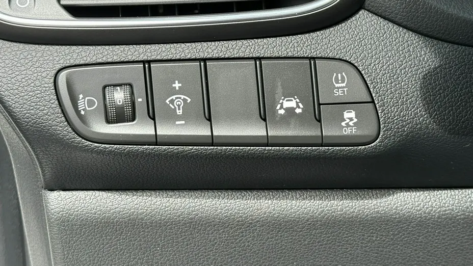 HYUNDAI i30 -