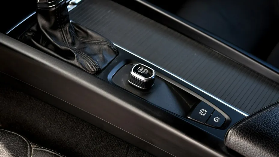 VOLVO V60 -