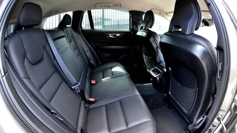 VOLVO V60 -
