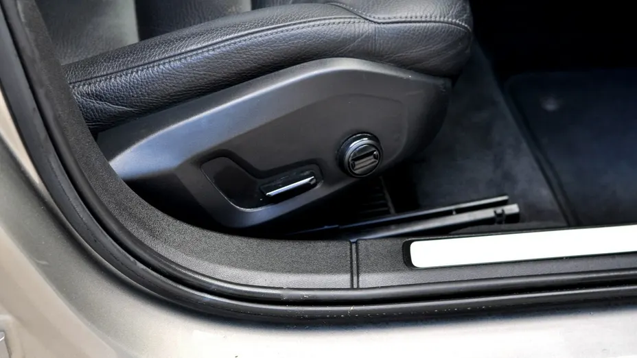 VOLVO V60 -