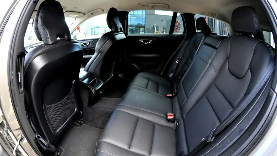 VOLVO V60 -