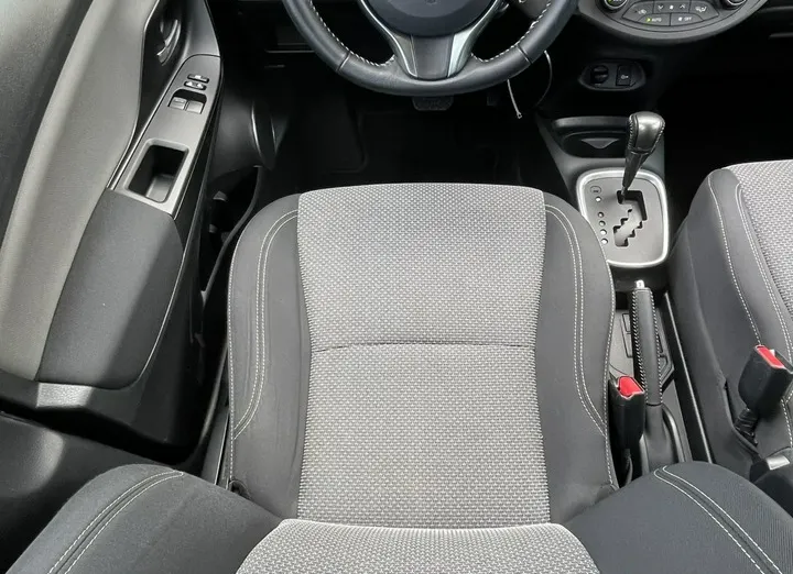 TOYOTA Yaris -