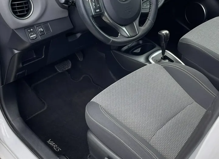 TOYOTA Yaris -