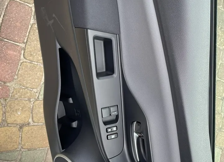 TOYOTA Yaris -