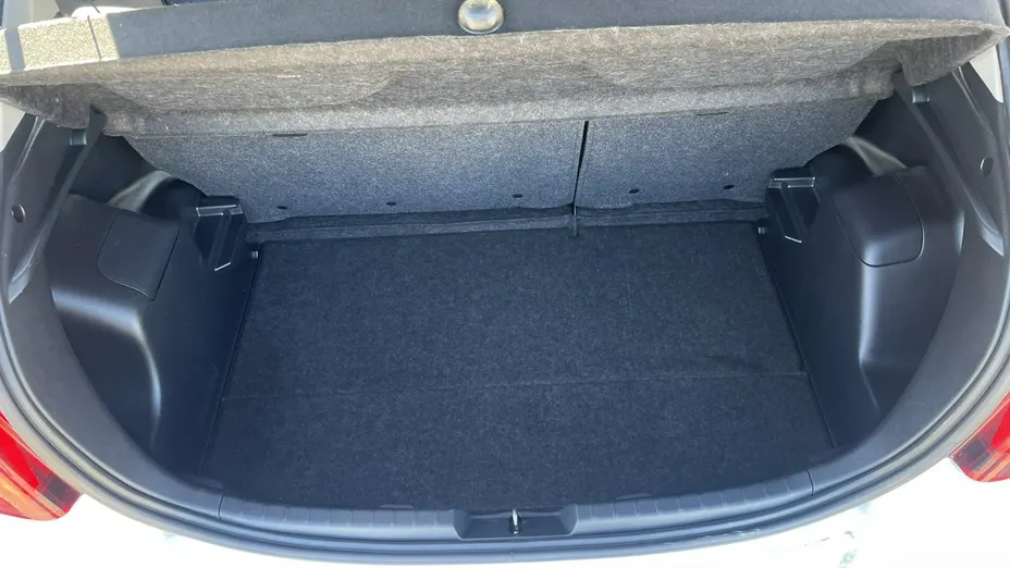TOYOTA Yaris -