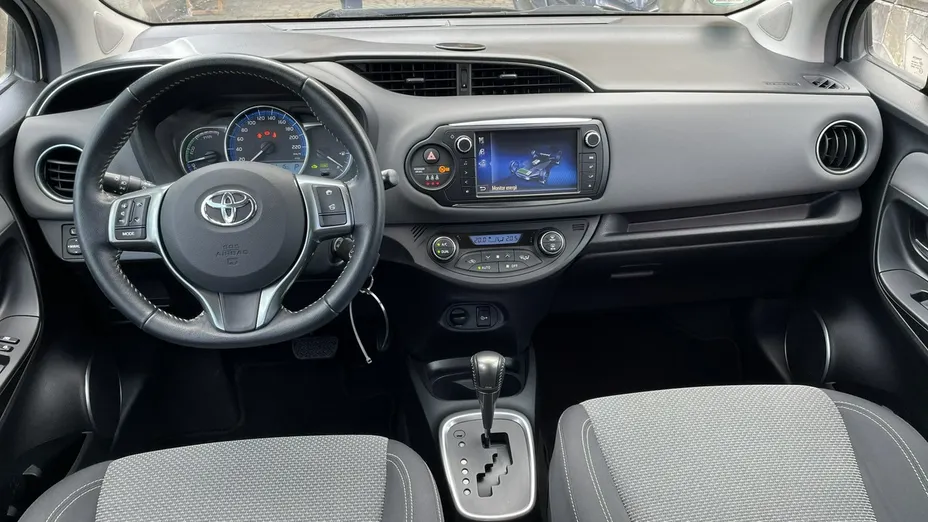 TOYOTA Yaris -