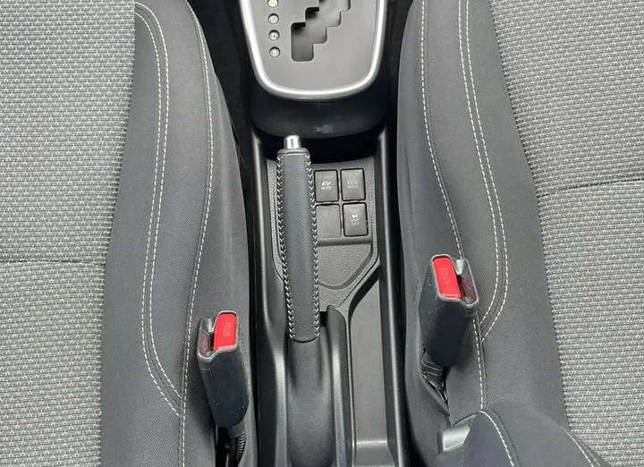 TOYOTA Yaris -