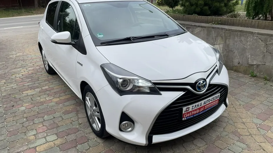 TOYOTA Yaris -