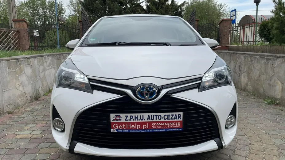 TOYOTA Yaris -