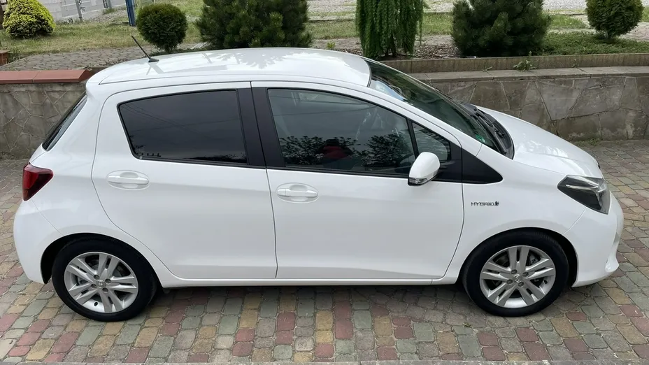 TOYOTA Yaris -