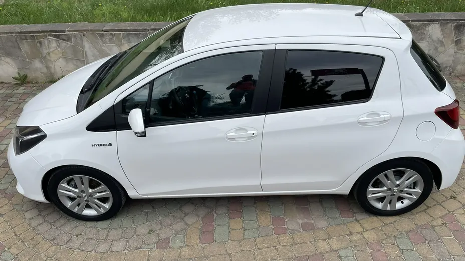 TOYOTA Yaris -