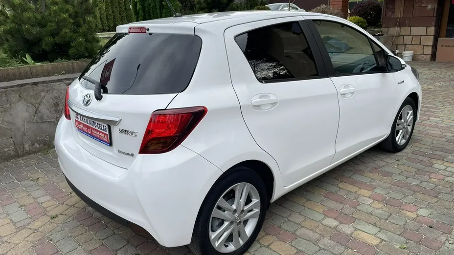 TOYOTA Yaris -