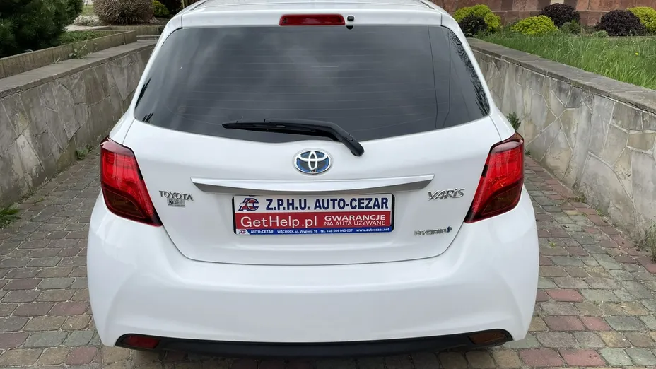 TOYOTA Yaris -