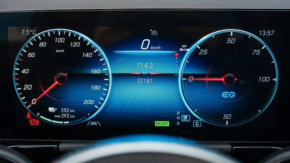 MERCEDES-BENZ EQA -