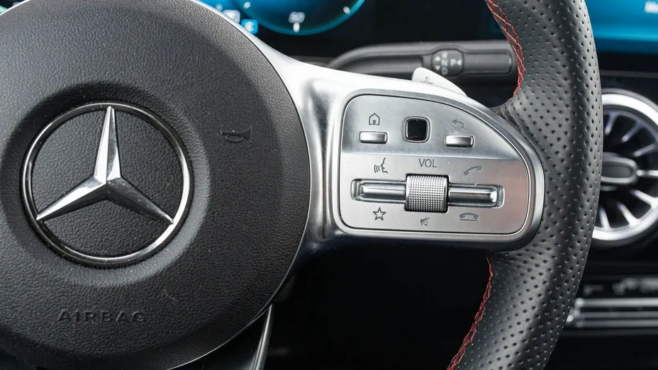 MERCEDES-BENZ EQA -