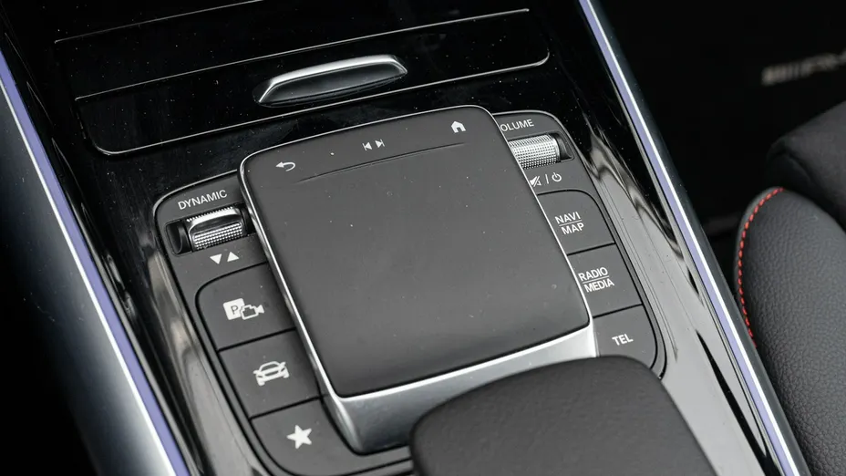 MERCEDES-BENZ EQA -