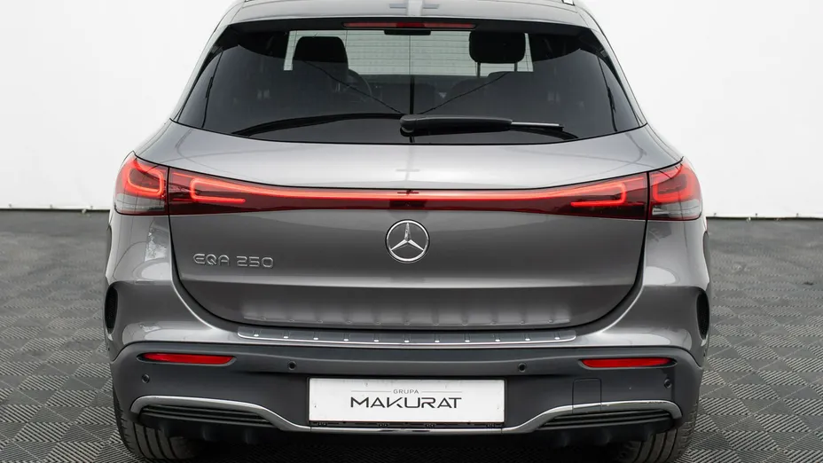 MERCEDES-BENZ EQA -