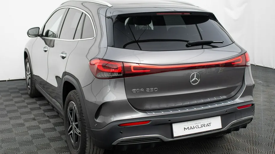MERCEDES-BENZ EQA -