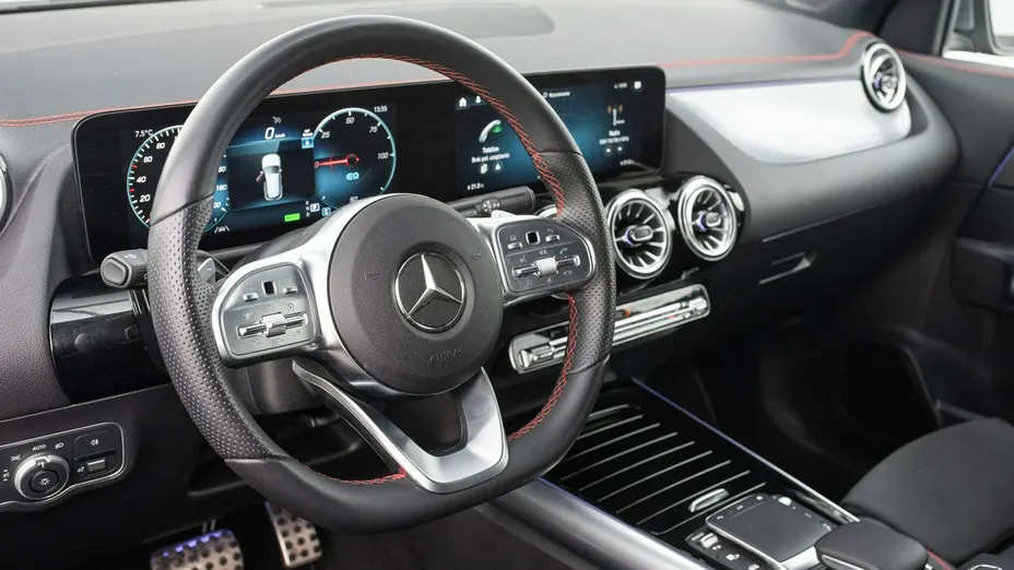 MERCEDES-BENZ EQA -