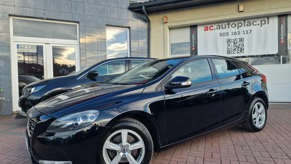VOLVO V40 -