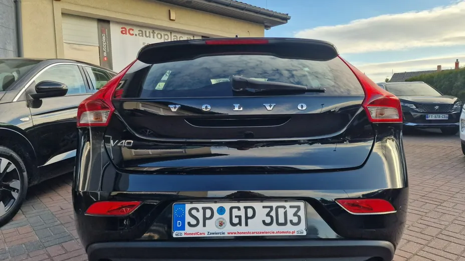 VOLVO V40 -