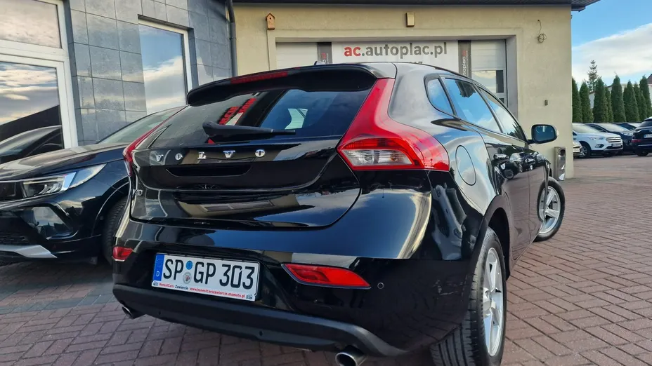VOLVO V40 -