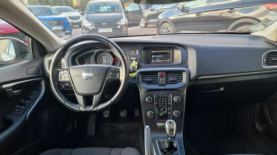 VOLVO V40 -