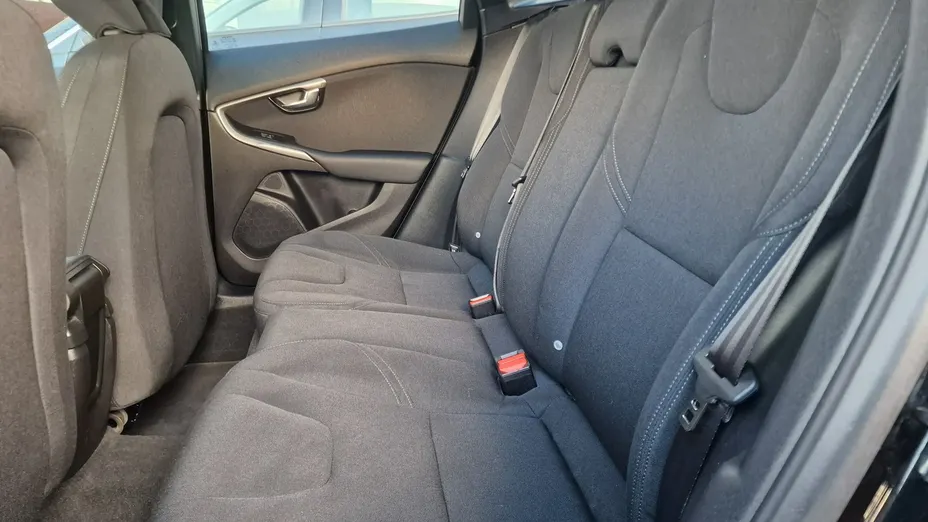 VOLVO V40 -
