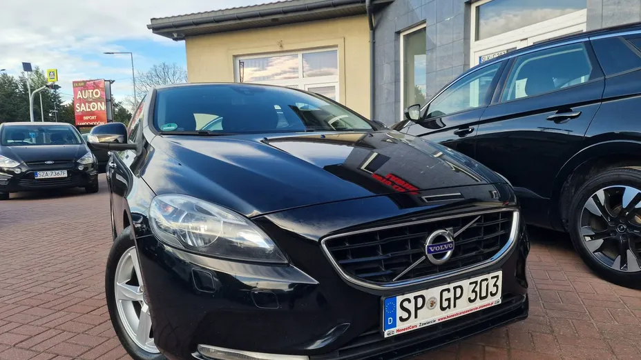 VOLVO V40 -