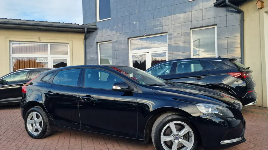VOLVO V40 -