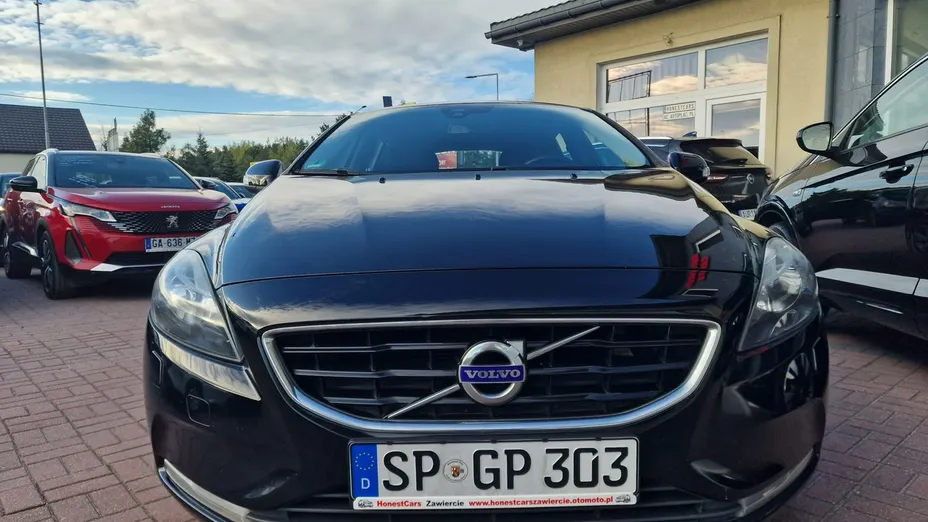 VOLVO V40 -