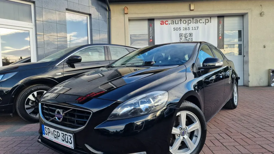 VOLVO V40 -
