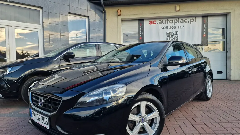 VOLVO V40 -