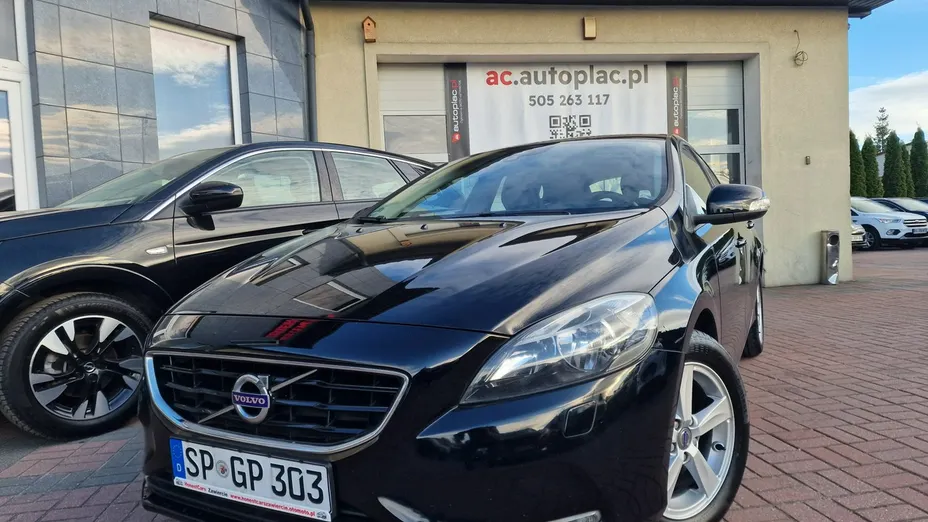 VOLVO V40 -