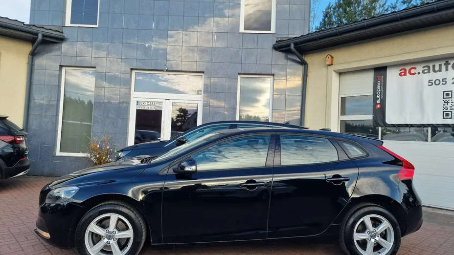 VOLVO V40 -