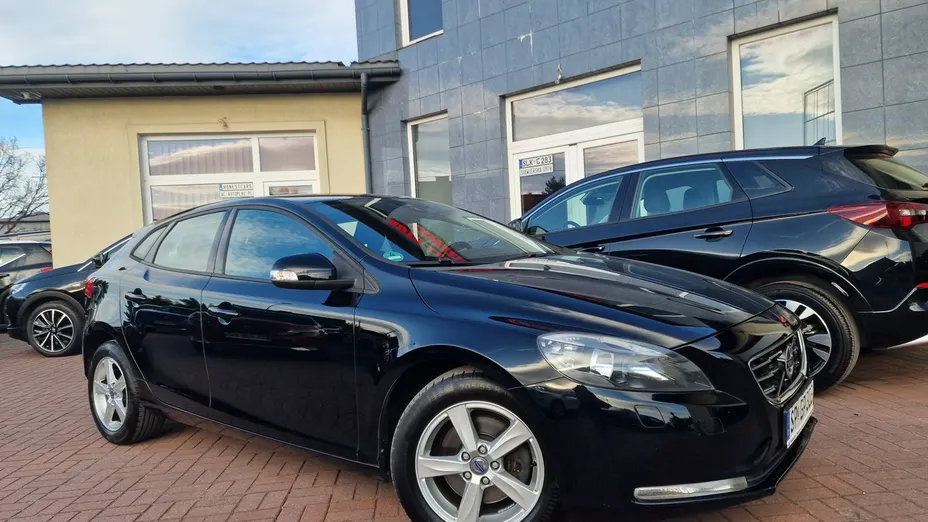VOLVO V40 -