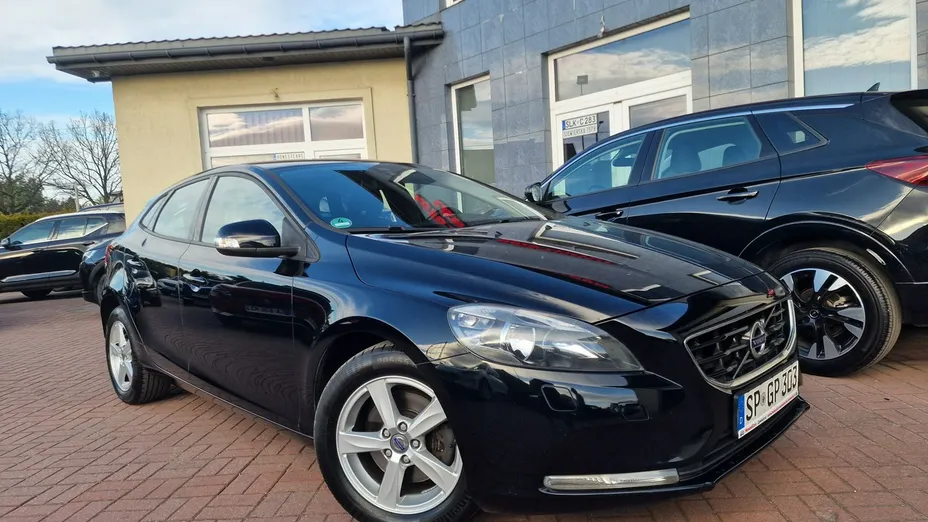 VOLVO V40 -