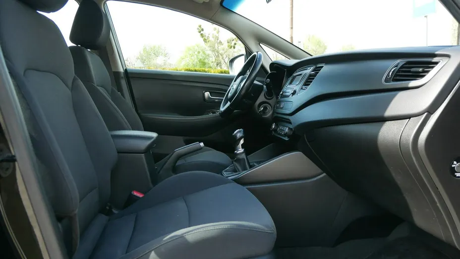 KIA Carens -