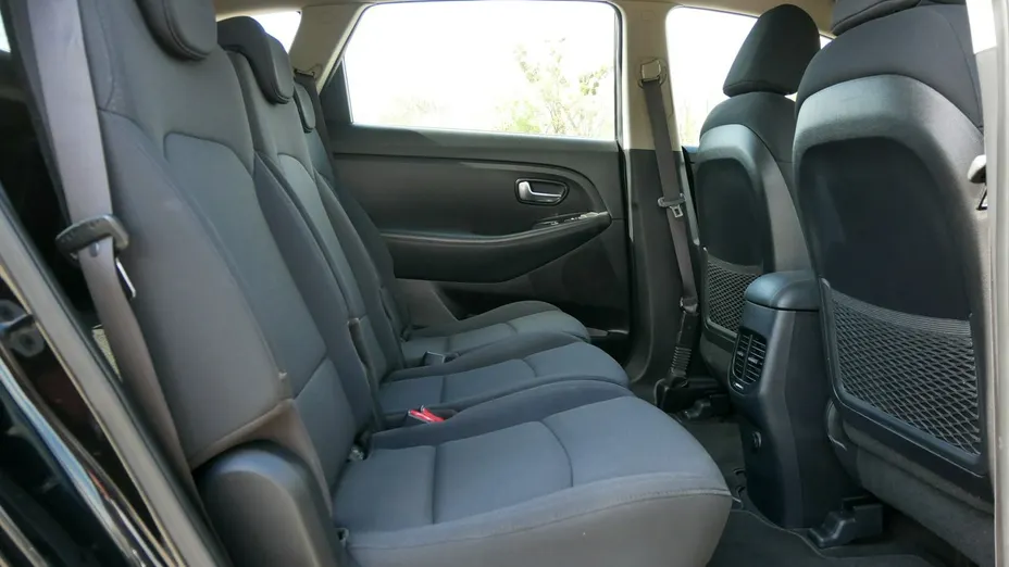 KIA Carens -