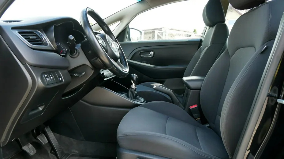 KIA Carens -