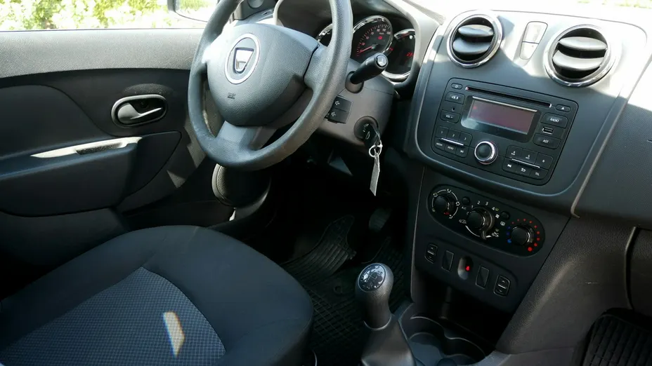 DACIA Logan -