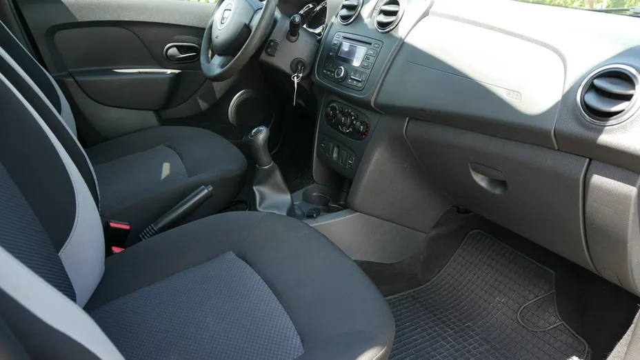 DACIA Logan -